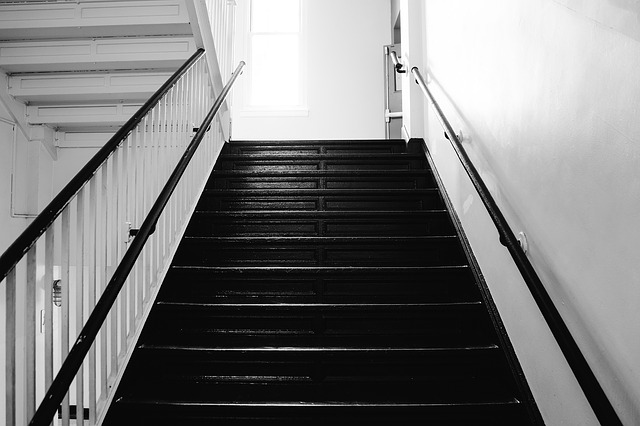 Wybieramy schody –  schody na beton, producent schodów drewnianych mazowieckie Warszawa